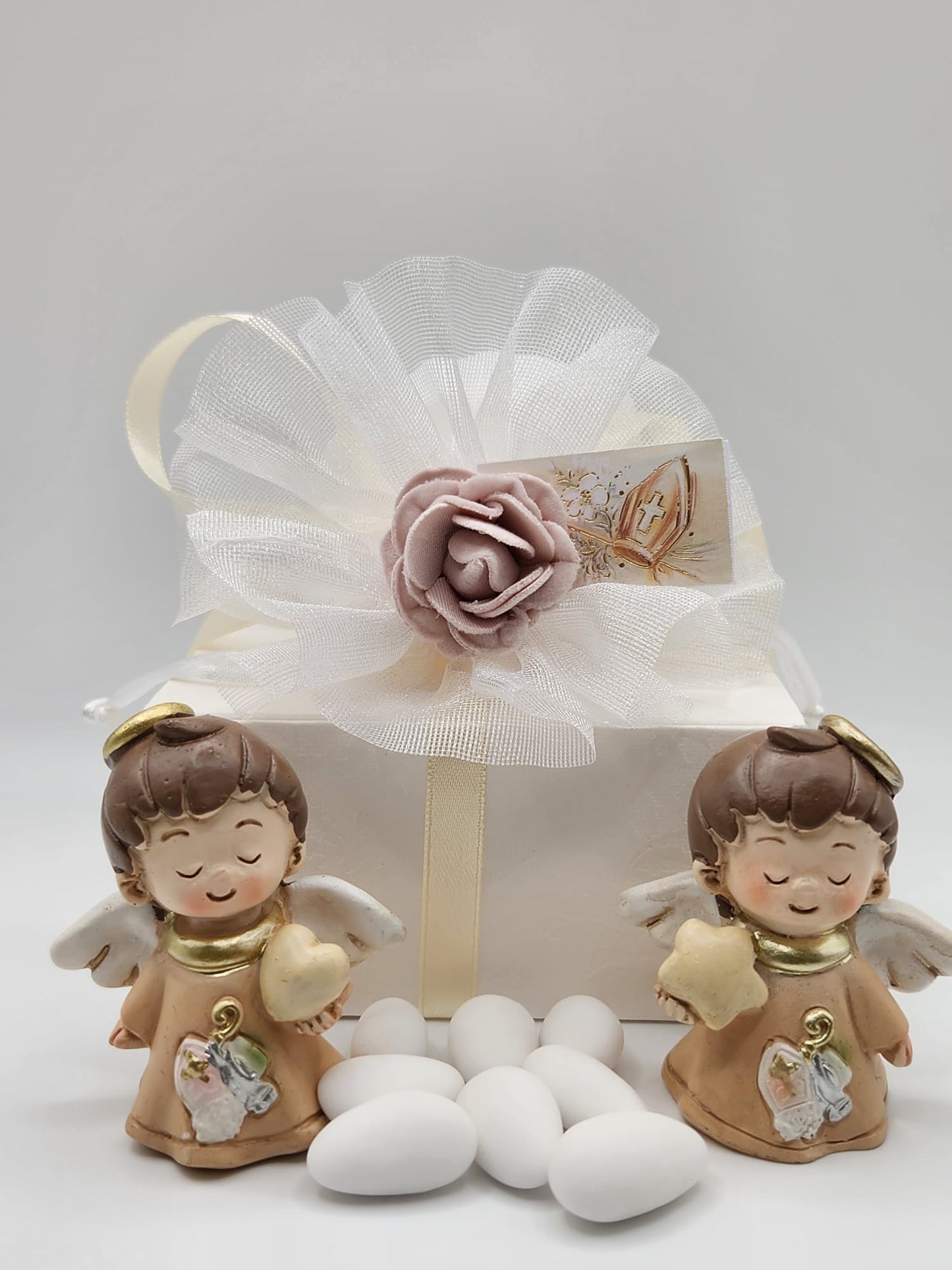 Angelo mit Mitra für die Firmung incl. Mandelsäckchen und Confetti, Namenskärtchen