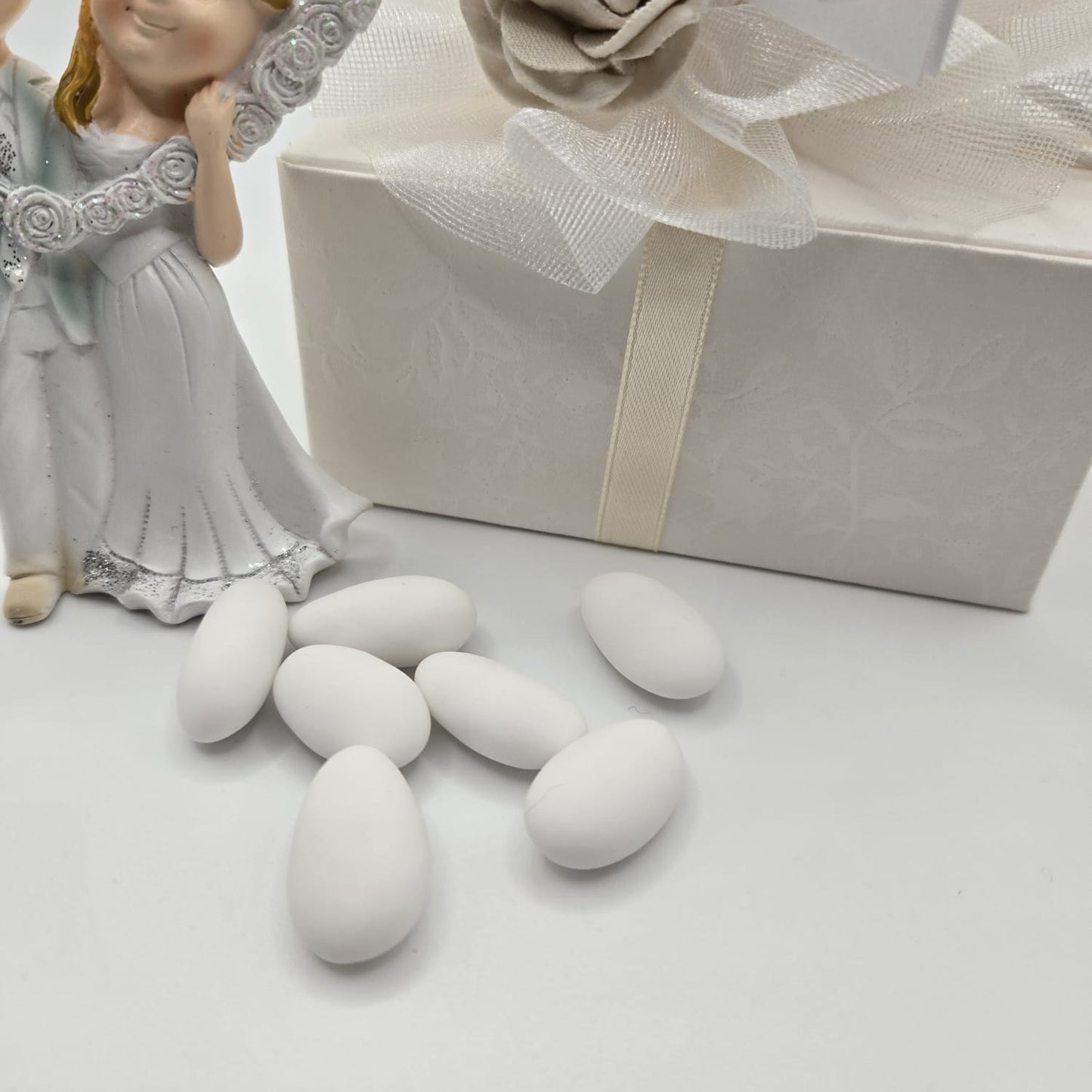 Bomboniere - Gastgeschenk Skulptur Brautpaar "Sposi" mit Herz und Glitzer