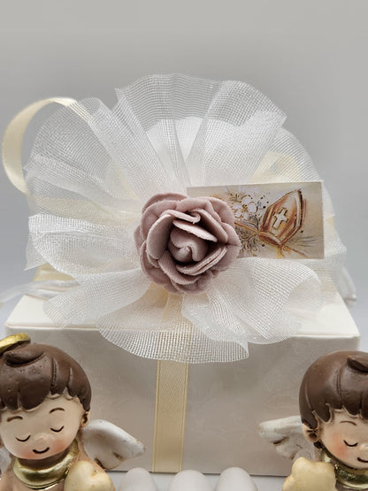 Angelo mit Mitra für die Firmung incl. Mandelsäckchen und Confetti, Namenskärtchen 