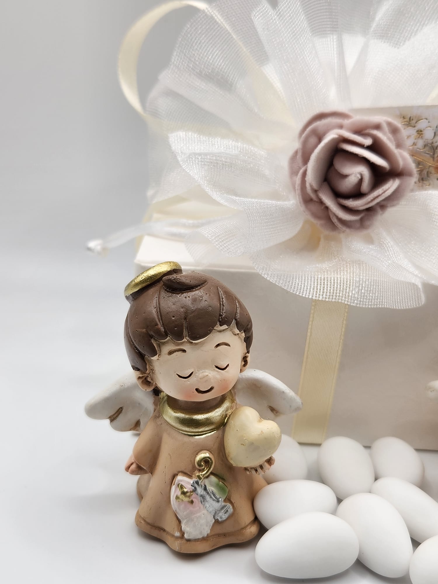 Angelo mit Mitra für die Firmung incl. Mandelsäckchen und Confetti, Namenskärtchen 